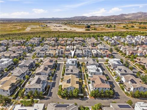 124 Chant , Irvine, CA