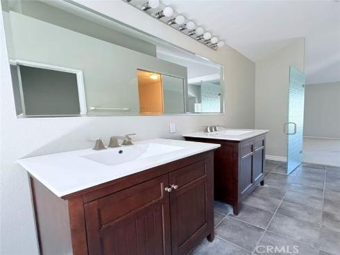 21 Presidio , Irvine, CA