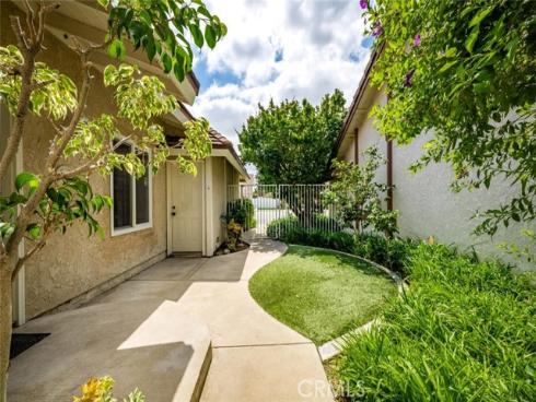9 Badger Pass , Irvine, CA