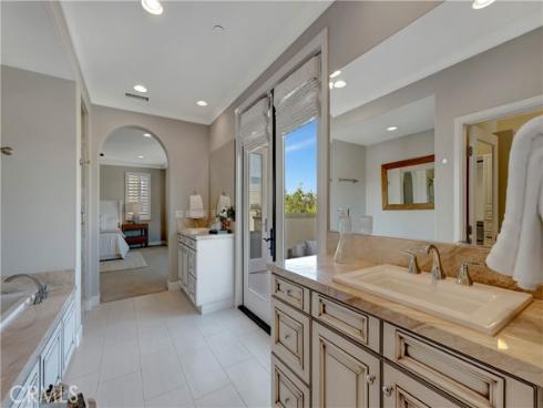 126 Long Fence , Irvine, CA
