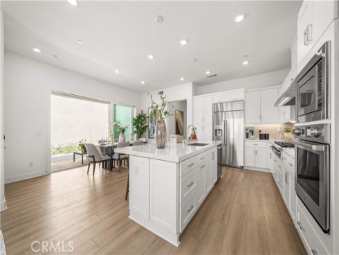 608 Chinon , Irvine, CA
