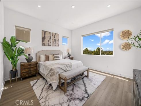 608 Chinon , Irvine, CA