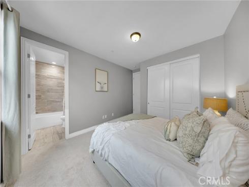 60 Dunmore , Irvine, CA