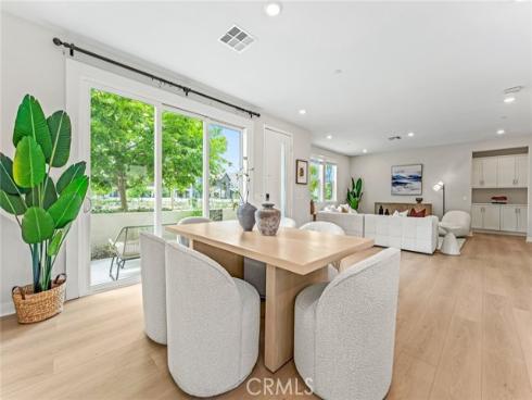 352 Chorus , Irvine, CA