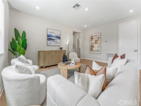 352 Chorus , Irvine, CA