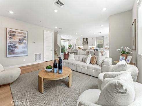 352 Chorus , Irvine, CA