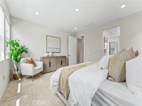 352 Chorus , Irvine, CA