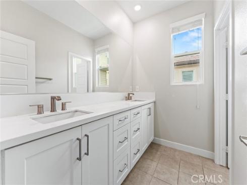 352 Chorus , Irvine, CA
