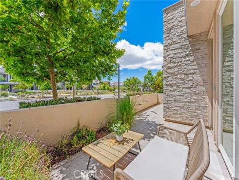 352 Chorus , Irvine, CA