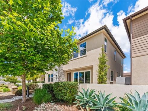 352 Chorus , Irvine, CA