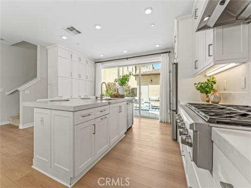 352 Chorus , Irvine, CA