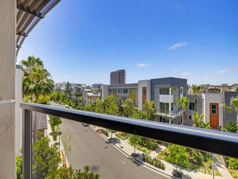 402 Rockefeller 406 , Irvine, CA