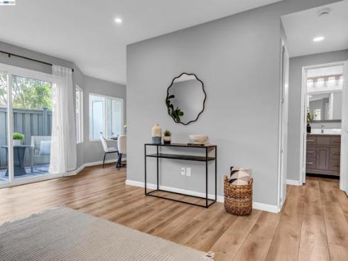419 Tangelo , Irvine, CA