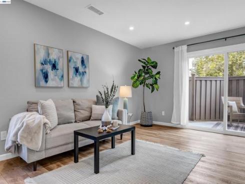 419 Tangelo , Irvine, CA