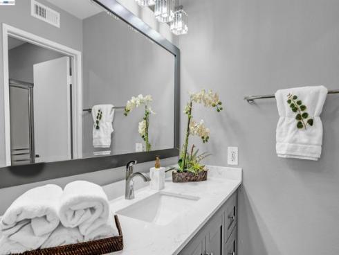 419 Tangelo , Irvine, CA