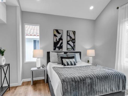 419 Tangelo , Irvine, CA