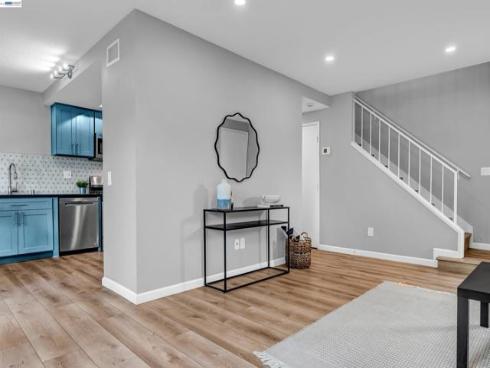 419 Tangelo , Irvine, CA