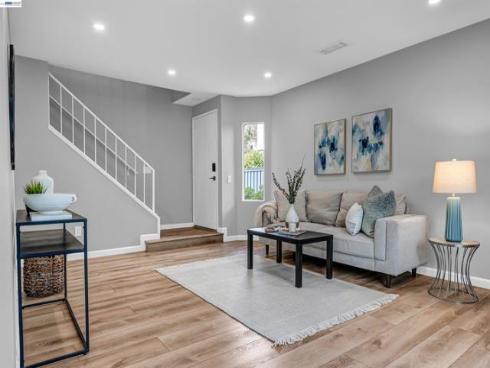 419 Tangelo , Irvine, CA