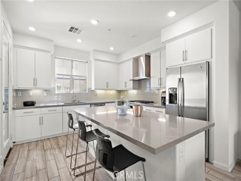 144 Paramount