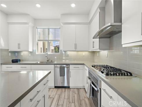 144 Paramount , Irvine, CA