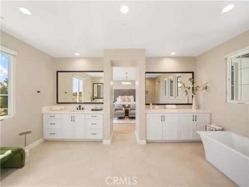 136 Salt Spg , Irvine, CA