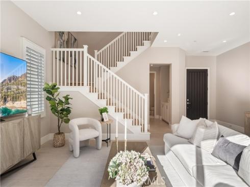 126 Bellini , Irvine, CA