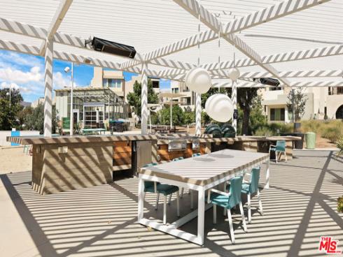 116  Catalyst  , Irvine, CA