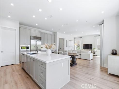 63 Longchamp , Irvine, CA