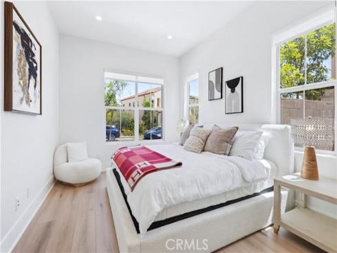 63 Longchamp , Irvine, CA