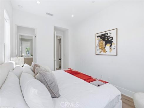 63 Longchamp , Irvine, CA