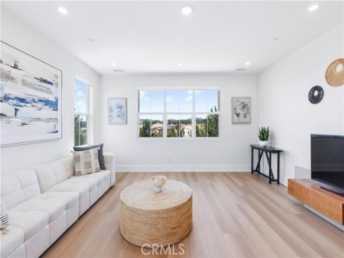 63 Longchamp , Irvine, CA