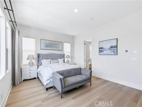 63 Longchamp , Irvine, CA
