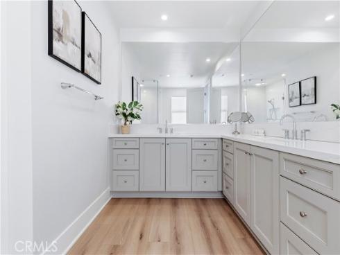 63 Longchamp , Irvine, CA