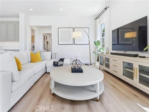 63 Longchamp , Irvine, CA