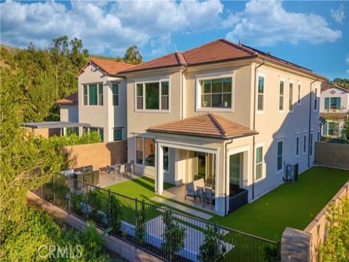 63 Longchamp , Irvine, CA