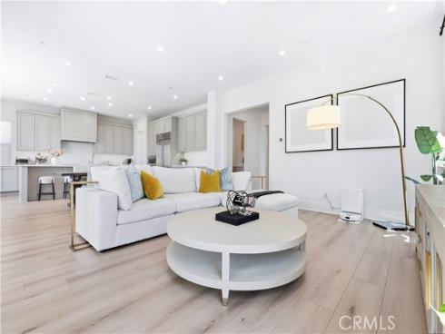 63 Longchamp , Irvine, CA