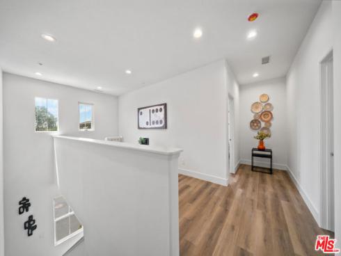 270 Lockford , Irvine, CA