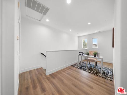 270 Lockford , Irvine, CA