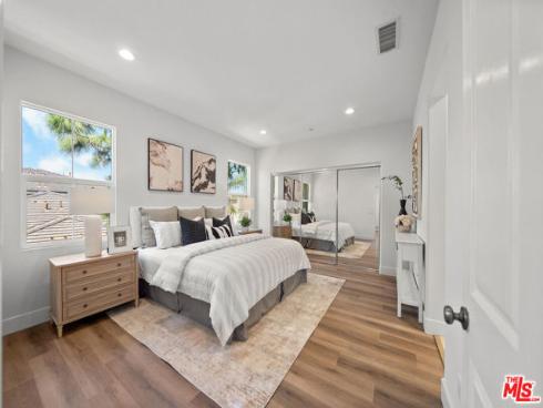 270 Lockford , Irvine, CA