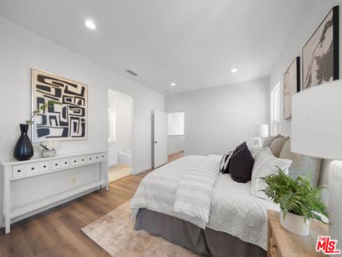 270 Lockford , Irvine, CA