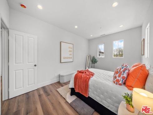 270 Lockford , Irvine, CA