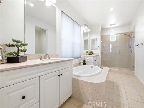210 Mantle , Irvine, CA
