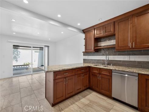 11 Redwood Tree , Irvine, CA