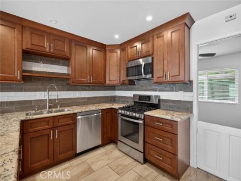 11 Redwood Tree , Irvine, CA