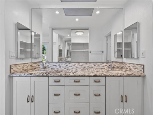 11 Redwood Tree , Irvine, CA