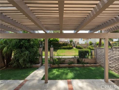 11 Redwood Tree , Irvine, CA