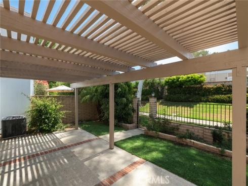 11 Redwood Tree , Irvine, CA