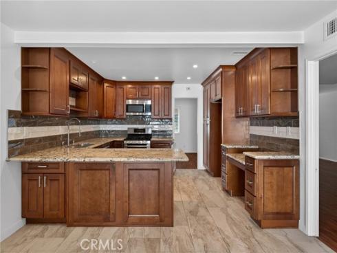 11 Redwood Tree , Irvine, CA
