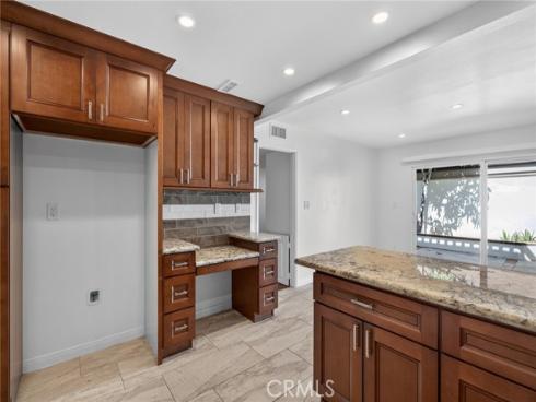 11 Redwood Tree , Irvine, CA