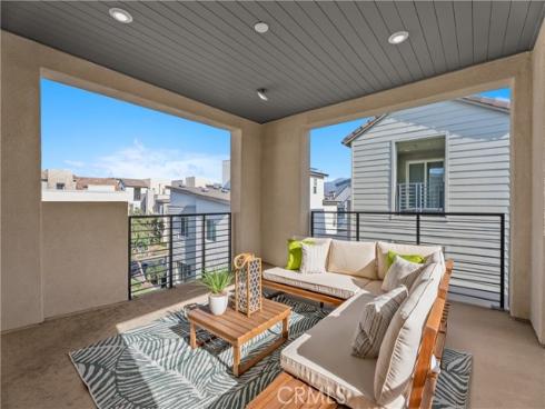 110  Spiral  , Irvine, CA